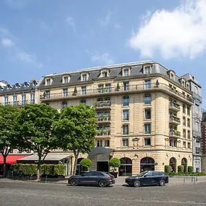 https://fouquets-barriere.fr-paris.fr