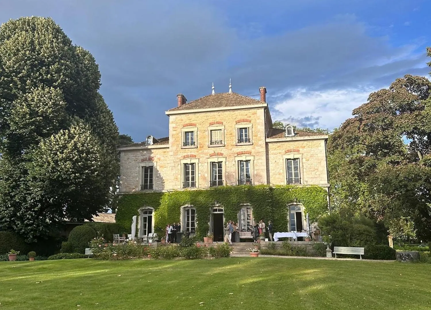 Guereins Chateau Des Charmes فرنسا