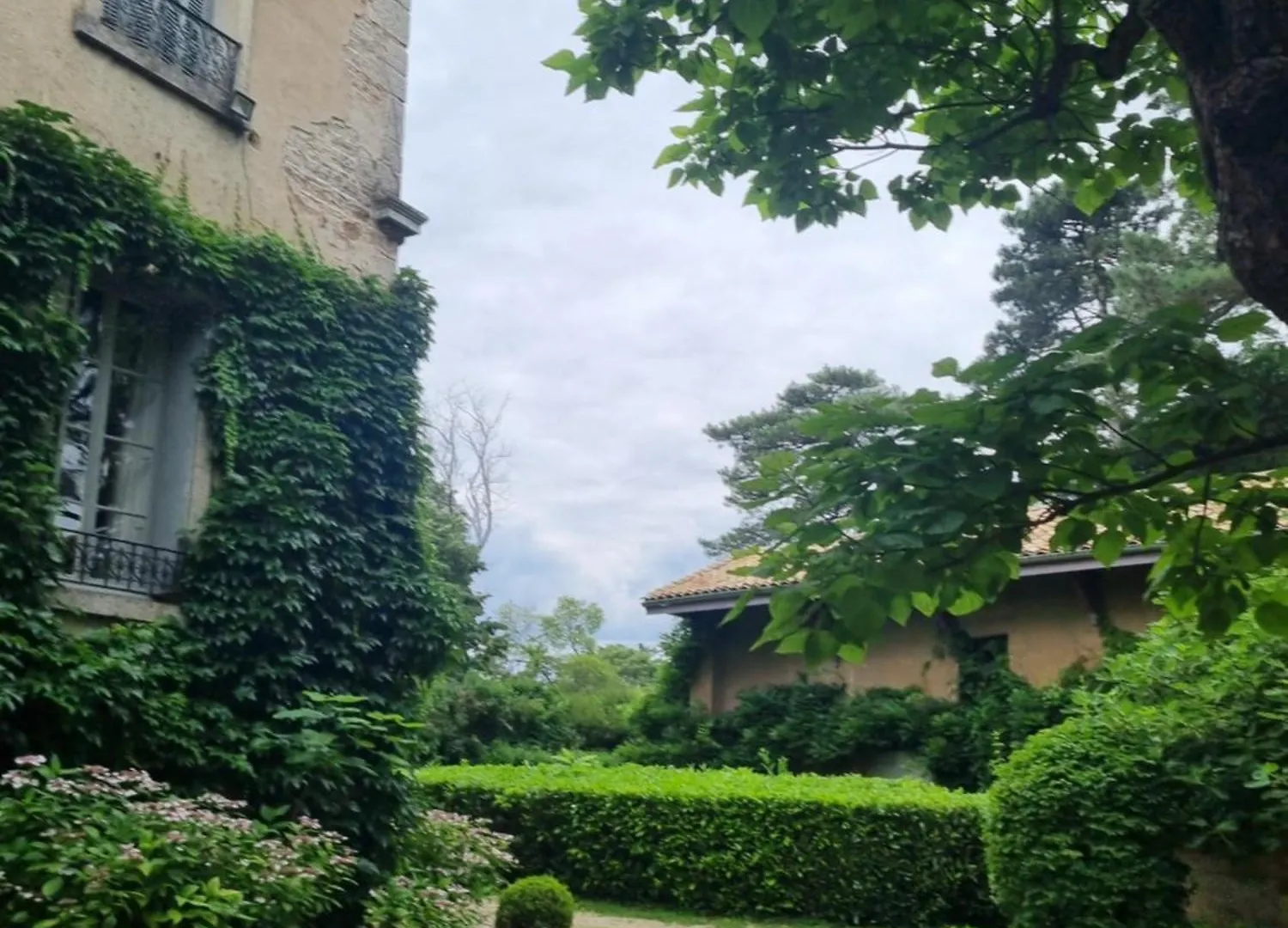 Guereins Chateau Des Charmes